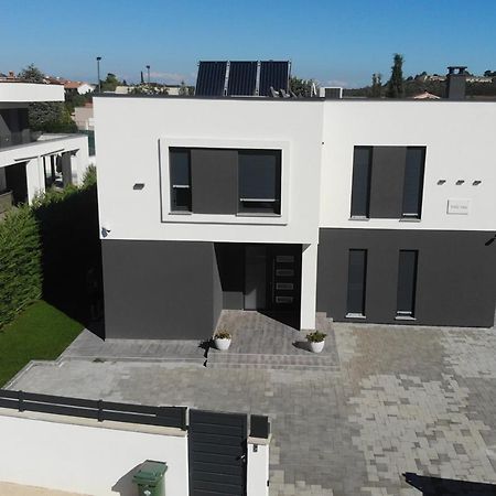 Villa Ula In Pula With Heated Pool And Sauna Exterior foto