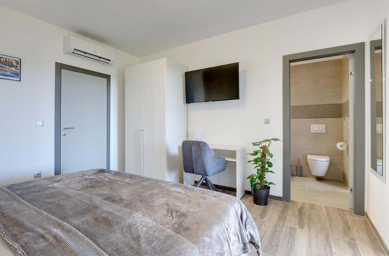 Villa Ula In Pula With Heated Pool And Sauna Exterior foto