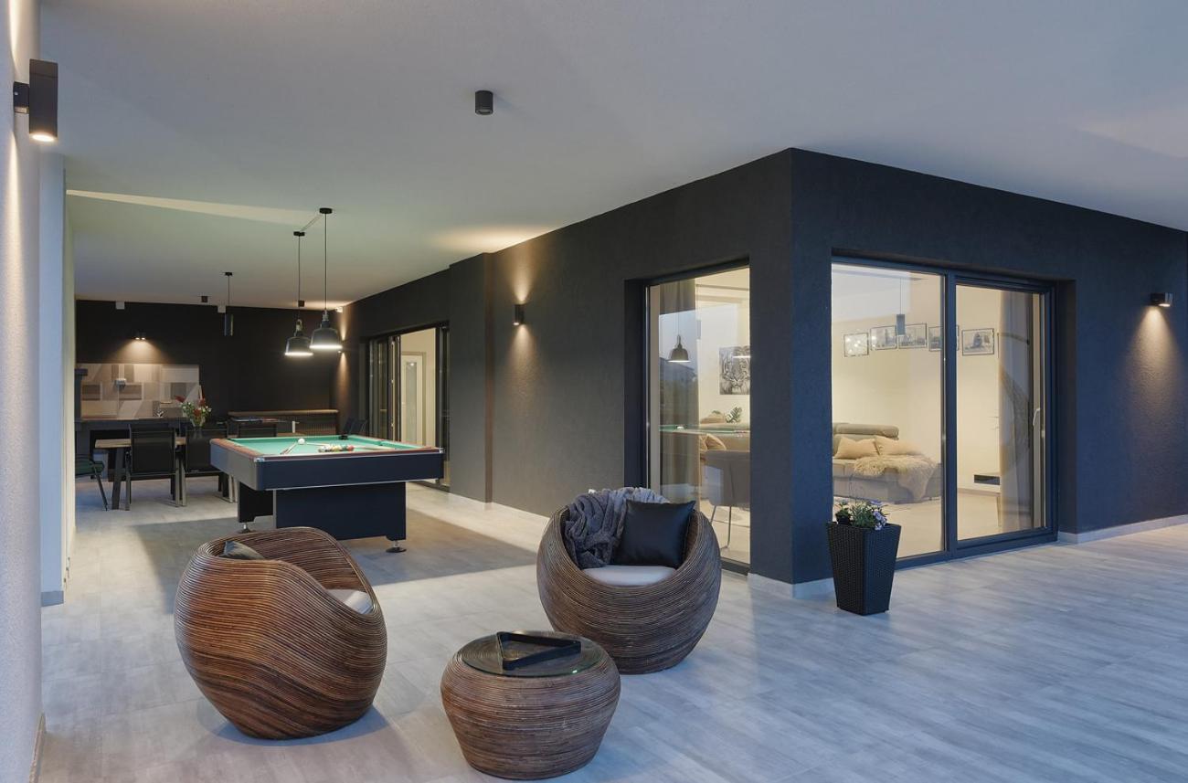 Villa Ula In Pula With Heated Pool And Sauna Exterior foto