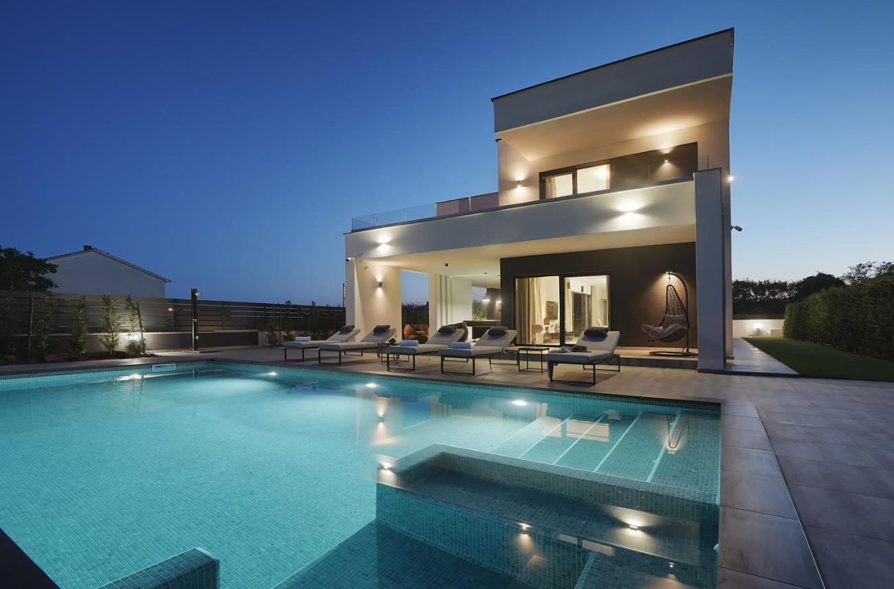 Villa Ula In Pula With Heated Pool And Sauna Exterior foto